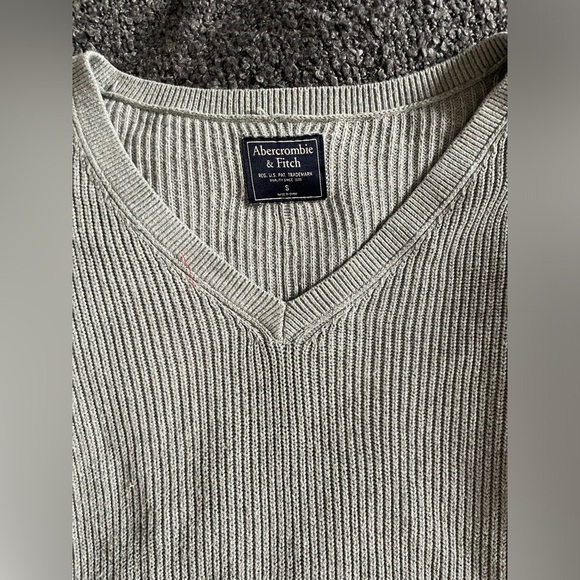 Abercrombie V-Neck Sweater - Picture 2 of 3
